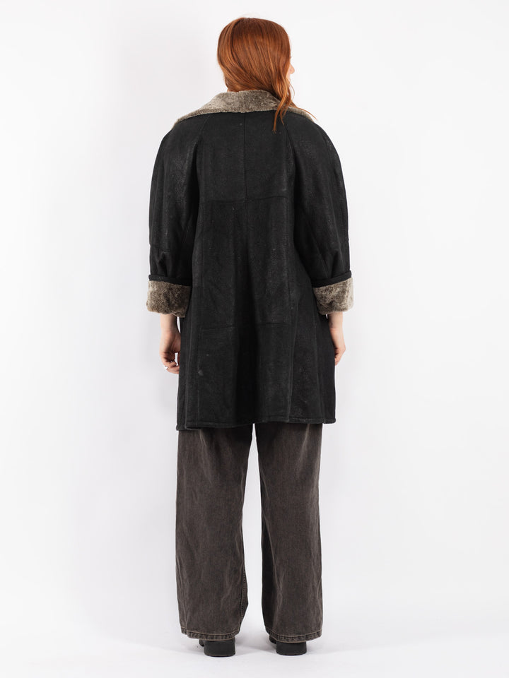 Vintage 90's Women Sheepskin Coat in Black