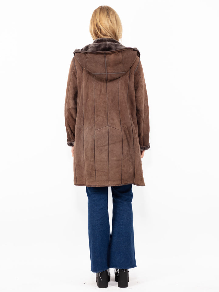 Vintage 90. gadu sieviešu kapuces aitādas mētelis brūnā krāsā