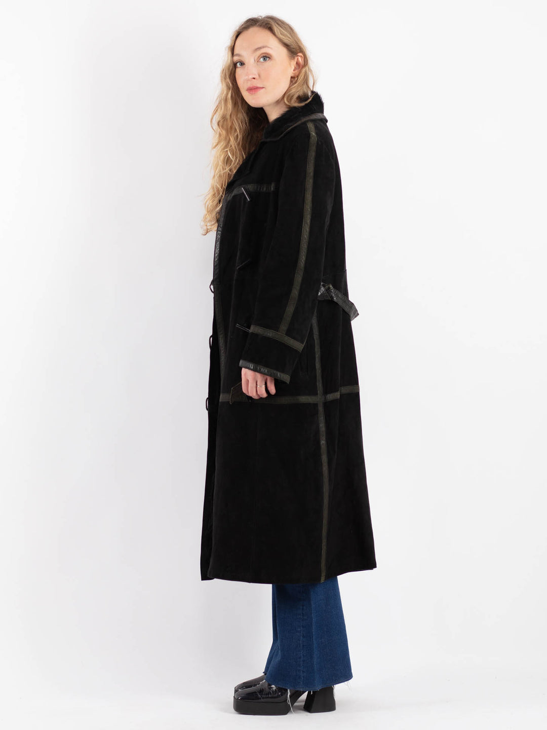 Vintage 90's Women Sheepskin Coat in BlackV9228