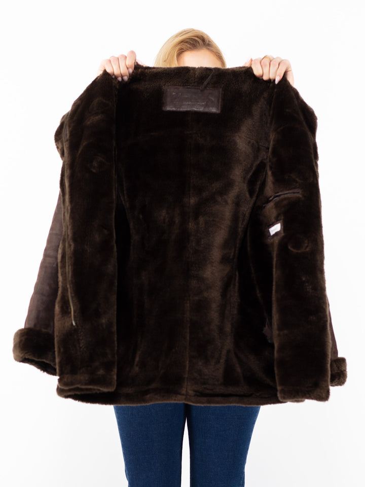 Vintage 90. gadu sieviešu zamšādas šerpu mētelis ar kapuci brūnā krāsā