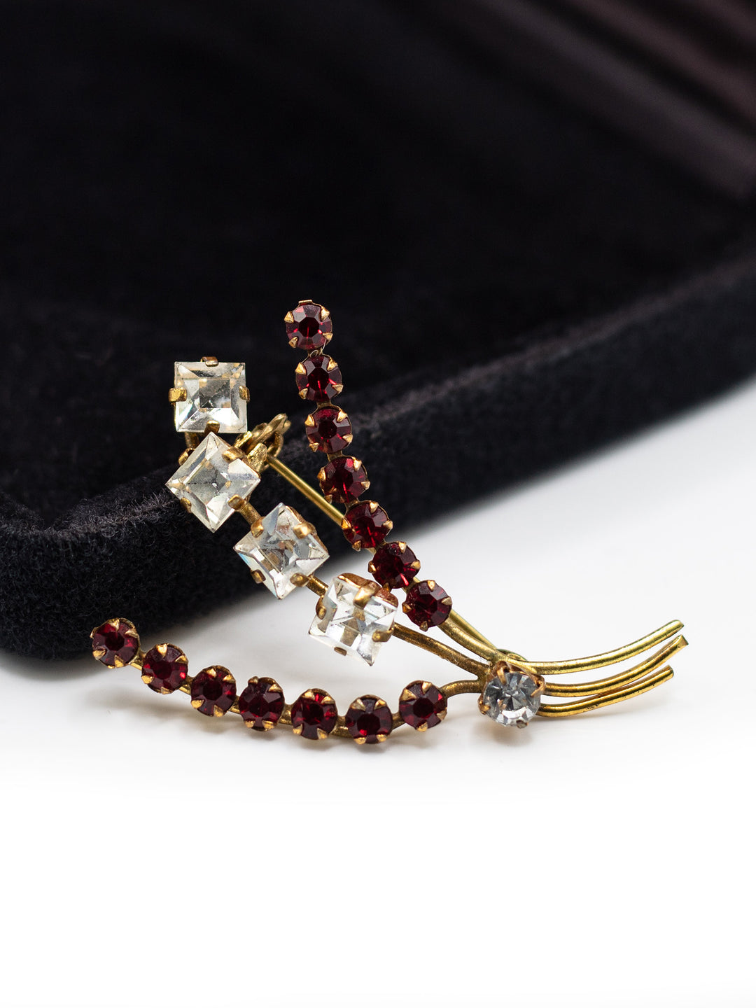 Vintage 50's Brooch in Red