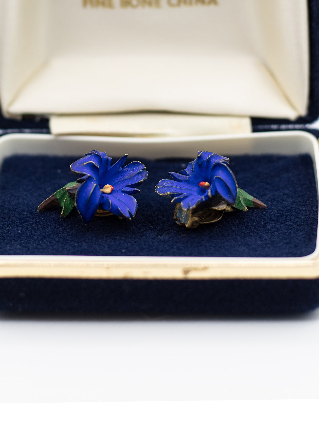 Vintage 50's Clip-on Earrings in Blue