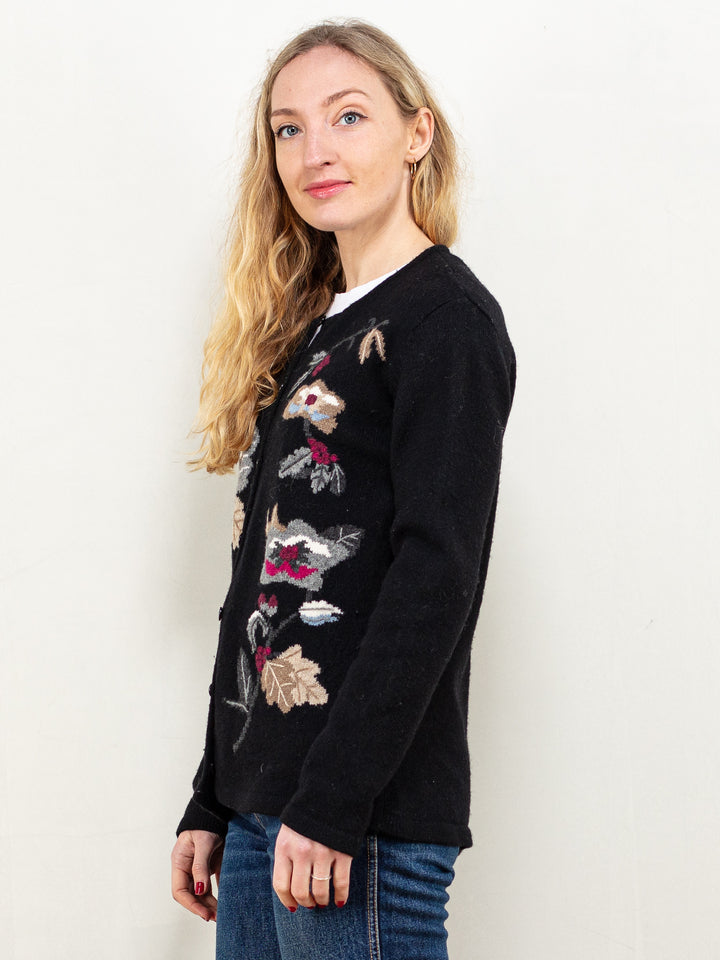 Vintage 80's Women Floral Wool Cardigan in Black - NorthernGrip