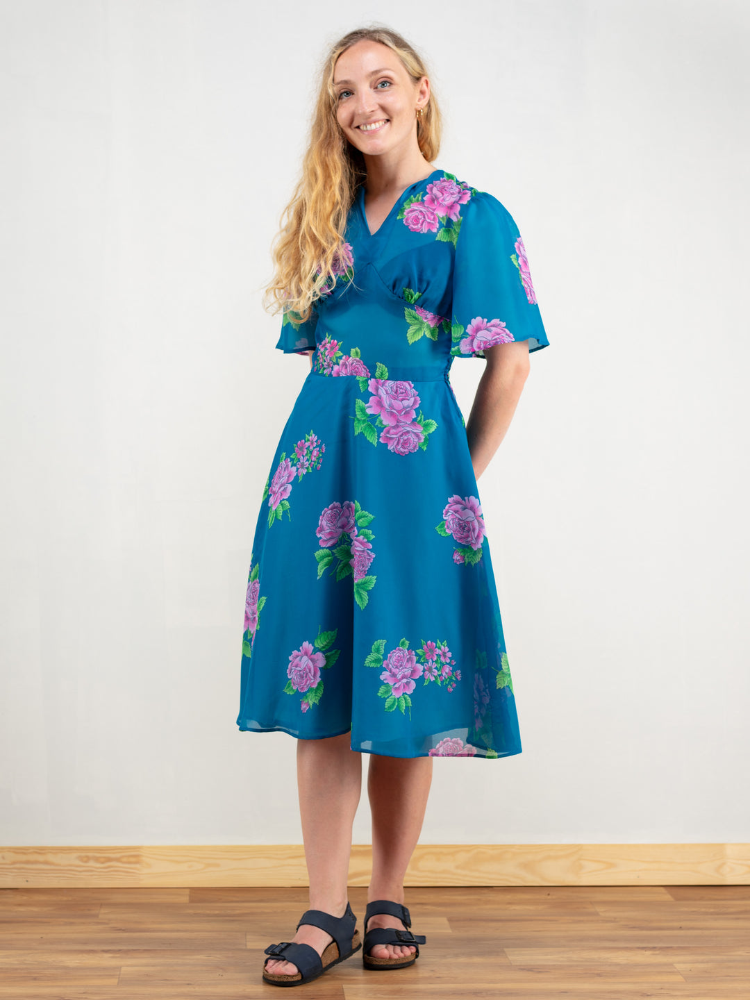 Vintage 70's Women Blue Floral Dress - NorthernGrip