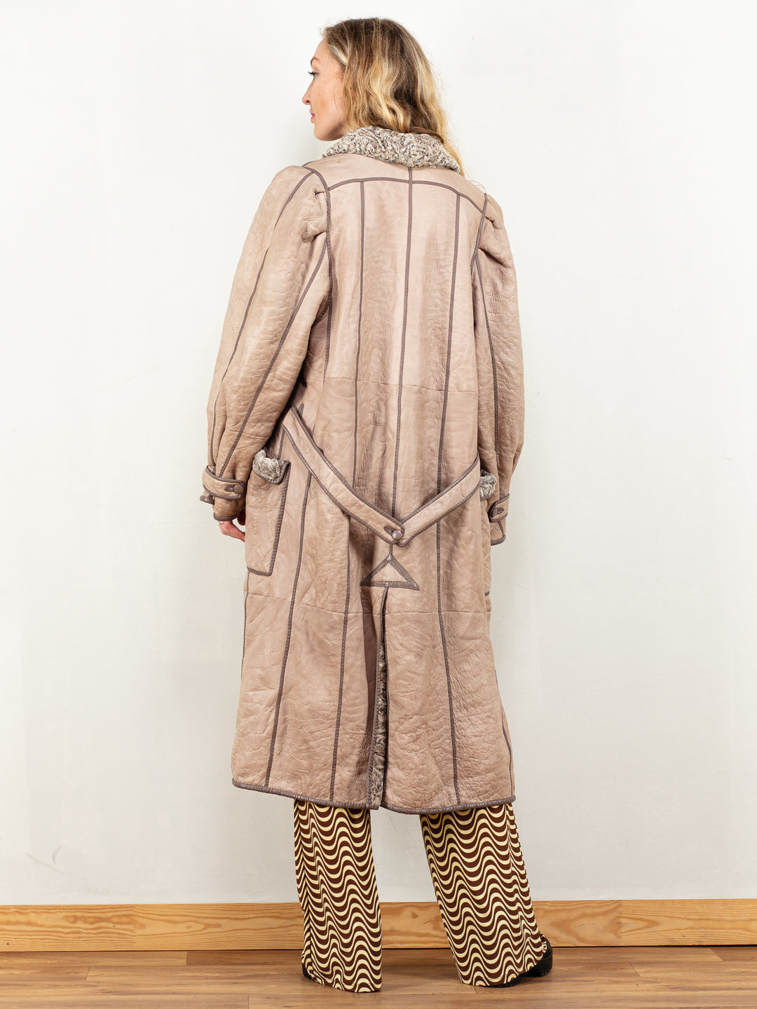 Vintage 80's Women Reversible Shearling Coat in Beige - NorthernGrip