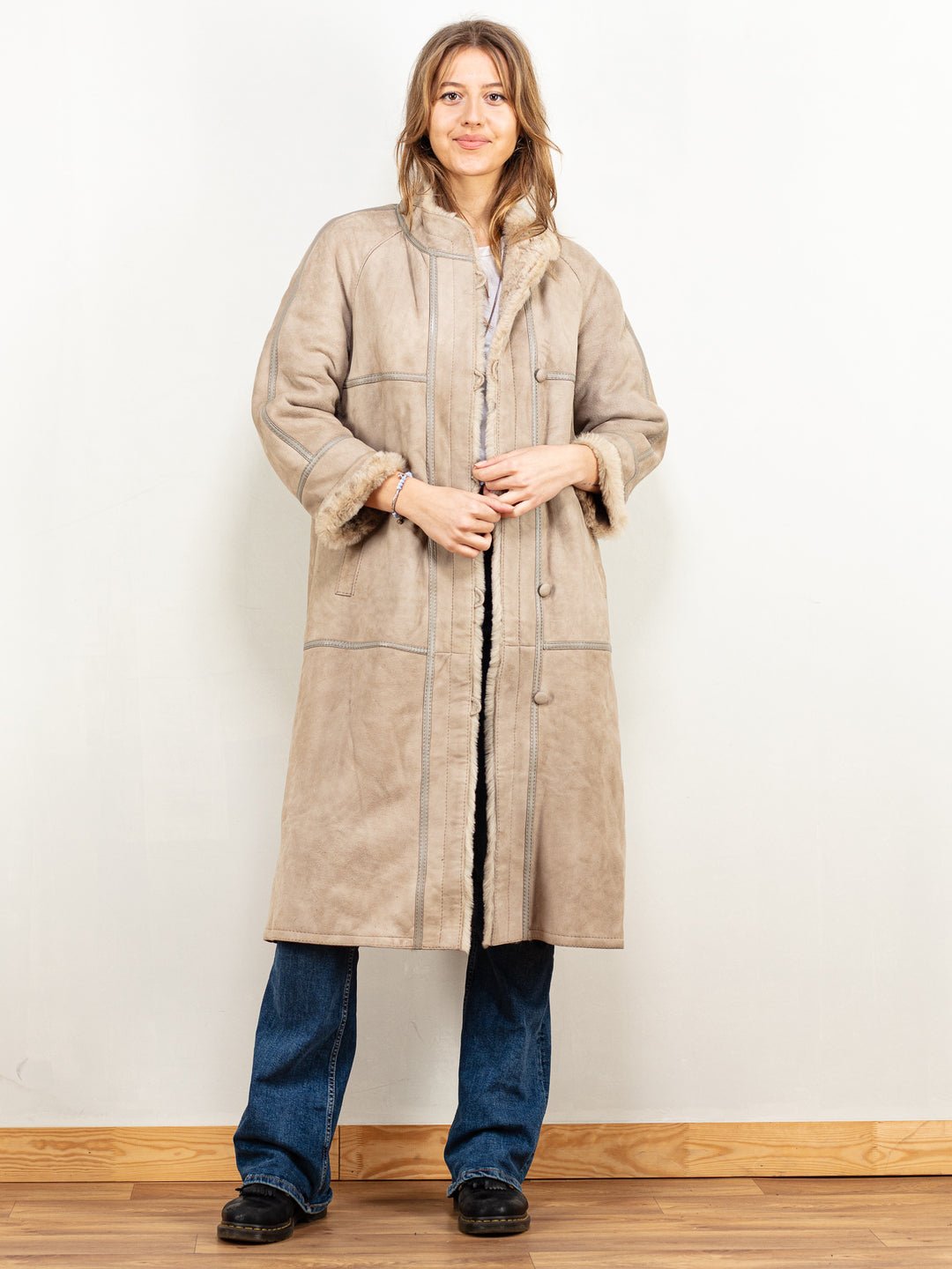 Vintage 80's Women Sheepskin Coat in Beige - NorthernGrip