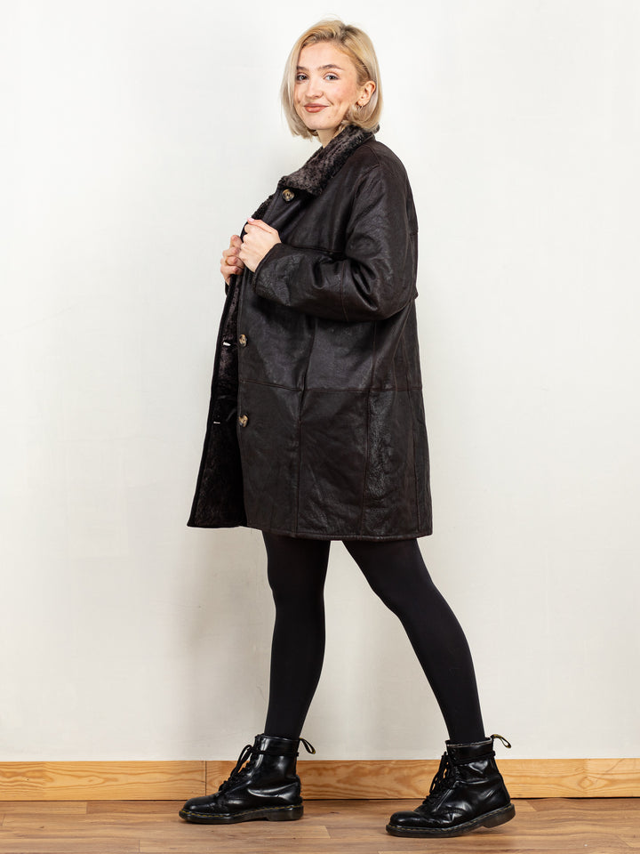 Vintage 90's Women Sheepskin Coat in Brown - NorthernGrip
