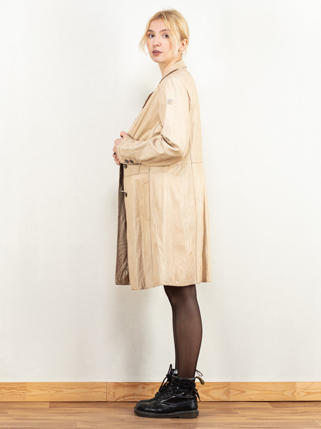 Vintage 90's Women Leather Coat in Beige - NorthernGrip
